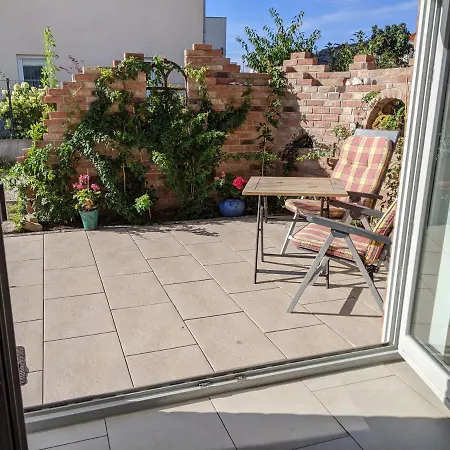 Apartment Wolfsburg * Вольфсбург